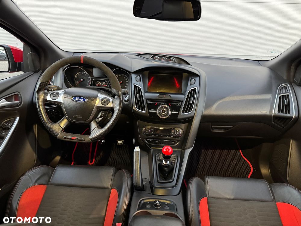 Ford Focus ST - 11