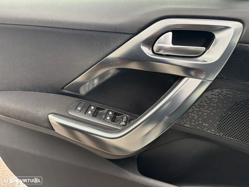 Peugeot 2008 1.2 PureTech Allure - 47