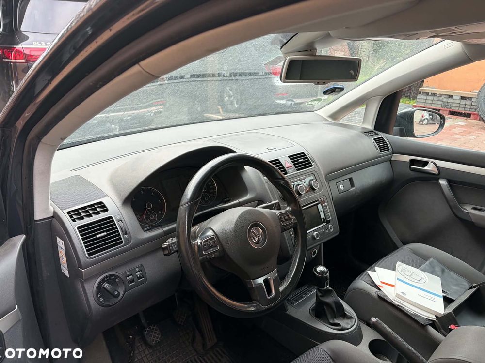 Volkswagen Touran - 4