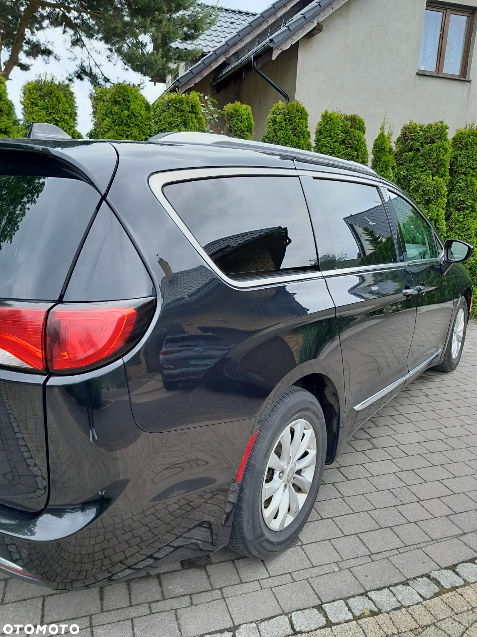 Chrysler Pacifica - 32