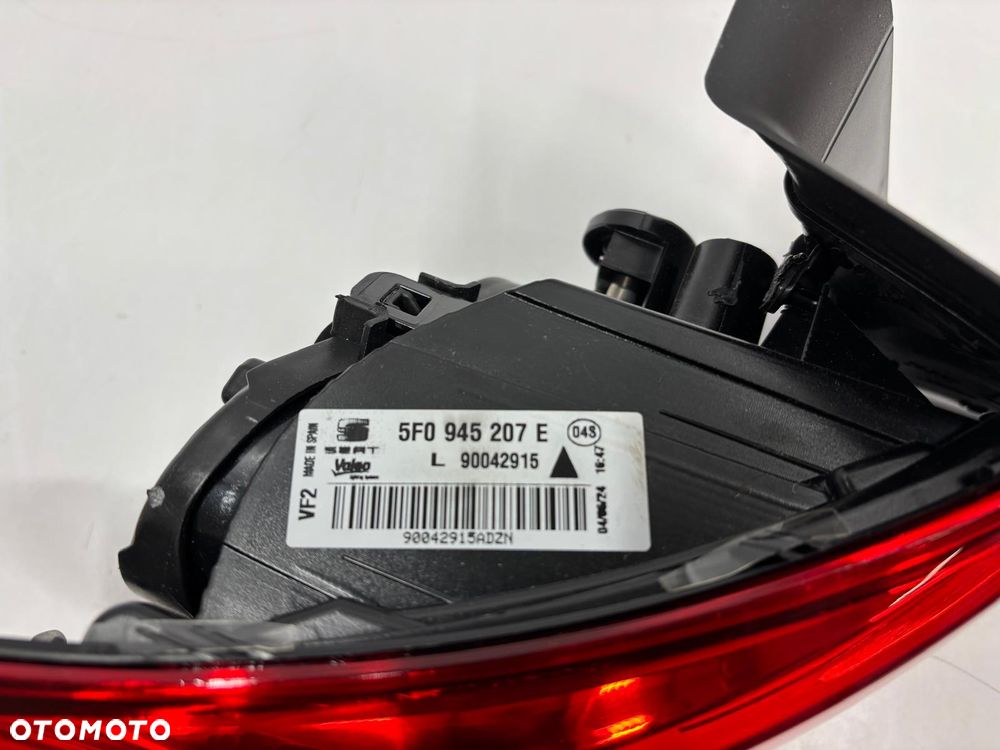 Seat Leon III 5D Lampa Lewa Tył Tylna 5F0945207E - 5