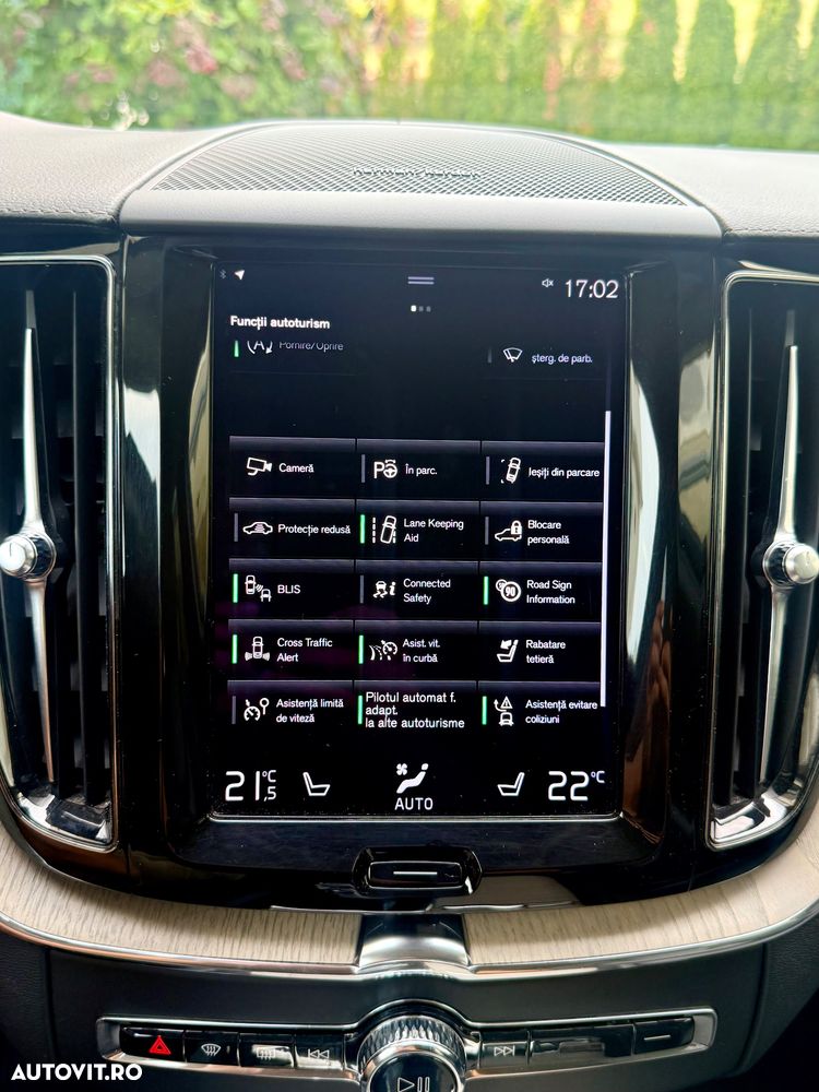 Volvo XC 60 B4 D AWD Plus Dark - 22