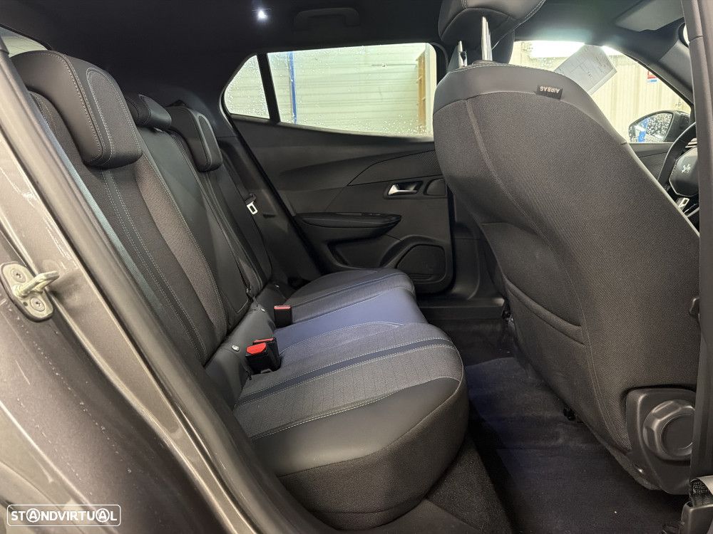 Peugeot 2008 1.2 PureTech Allure Pack EAT8 - 4