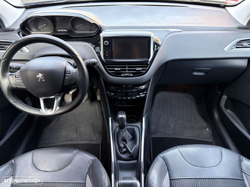 Peugeot 2008 1.2 PureTech Allure - 6