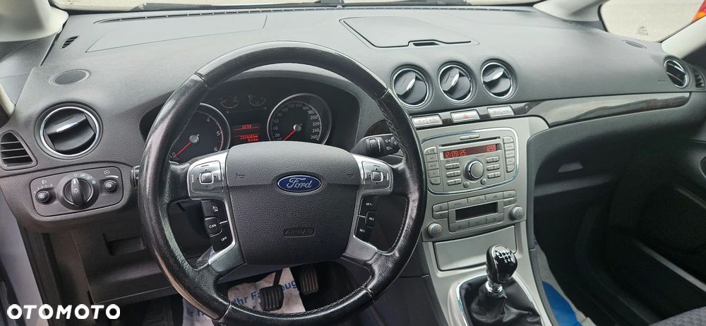 Ford Galaxy 2.0 TDCi Ghia - 24