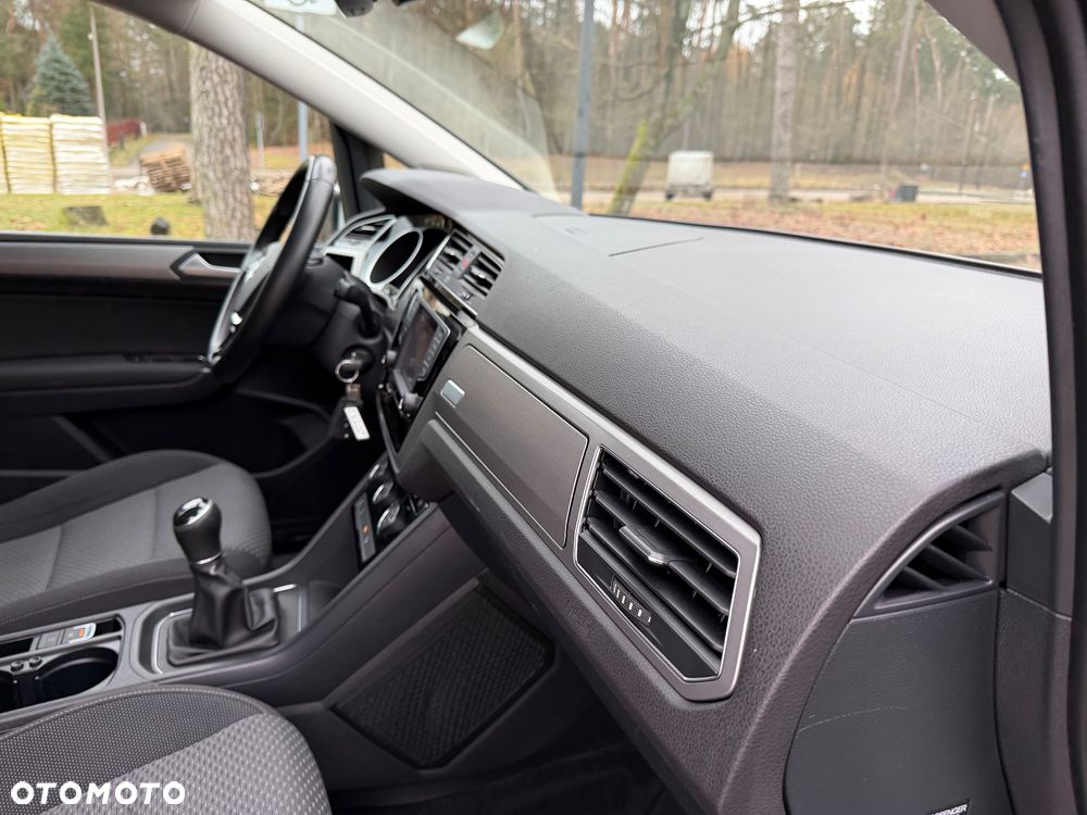 Volkswagen Touran - 32