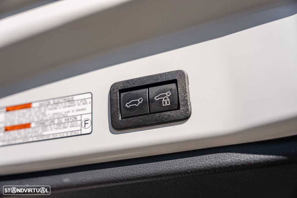 Toyota Corolla Cross 1.8 Hybrid Luxury - 33
