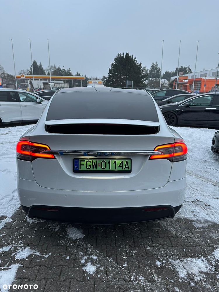 Tesla Model X - 4