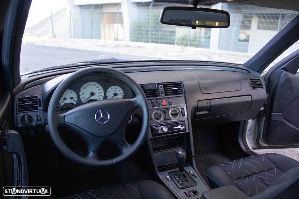 Mercedes-Benz C 180 - 13