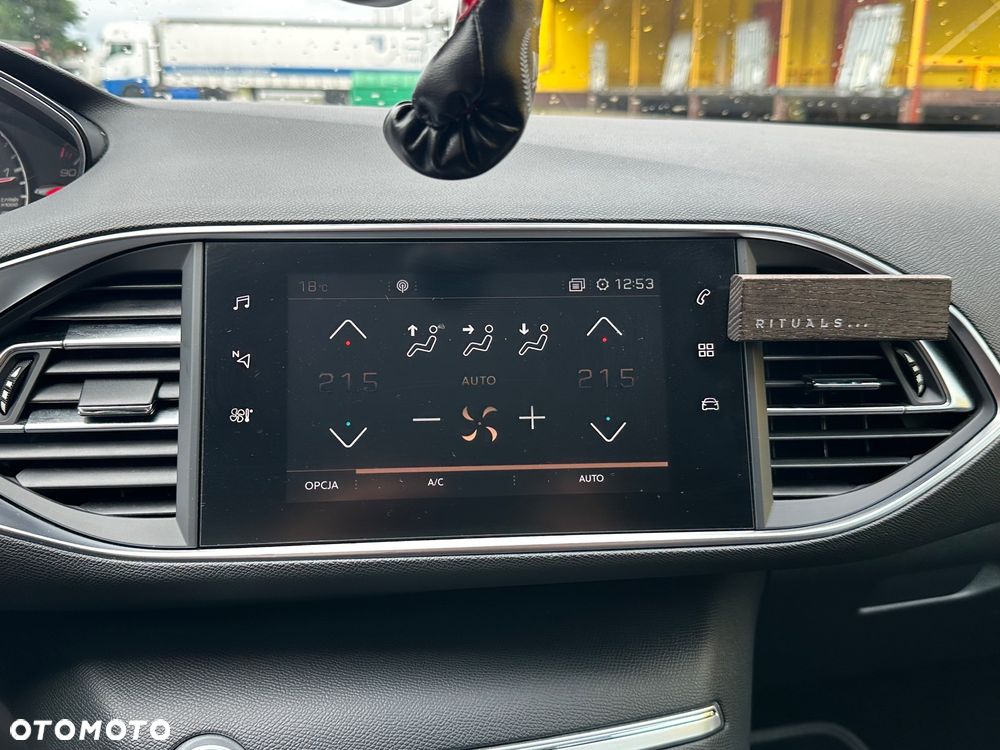 Peugeot 308 1.5 BlueHDi Allure S&S EAT6 - 18