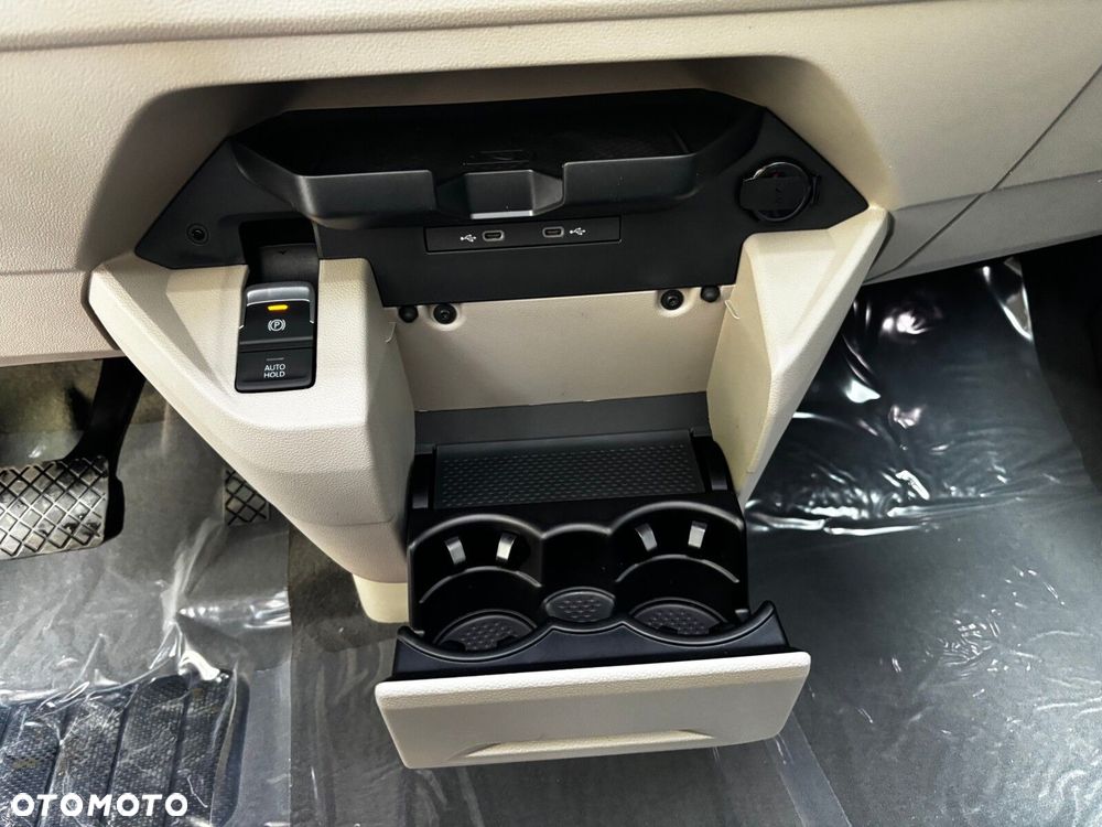 Volkswagen Multivan - 20