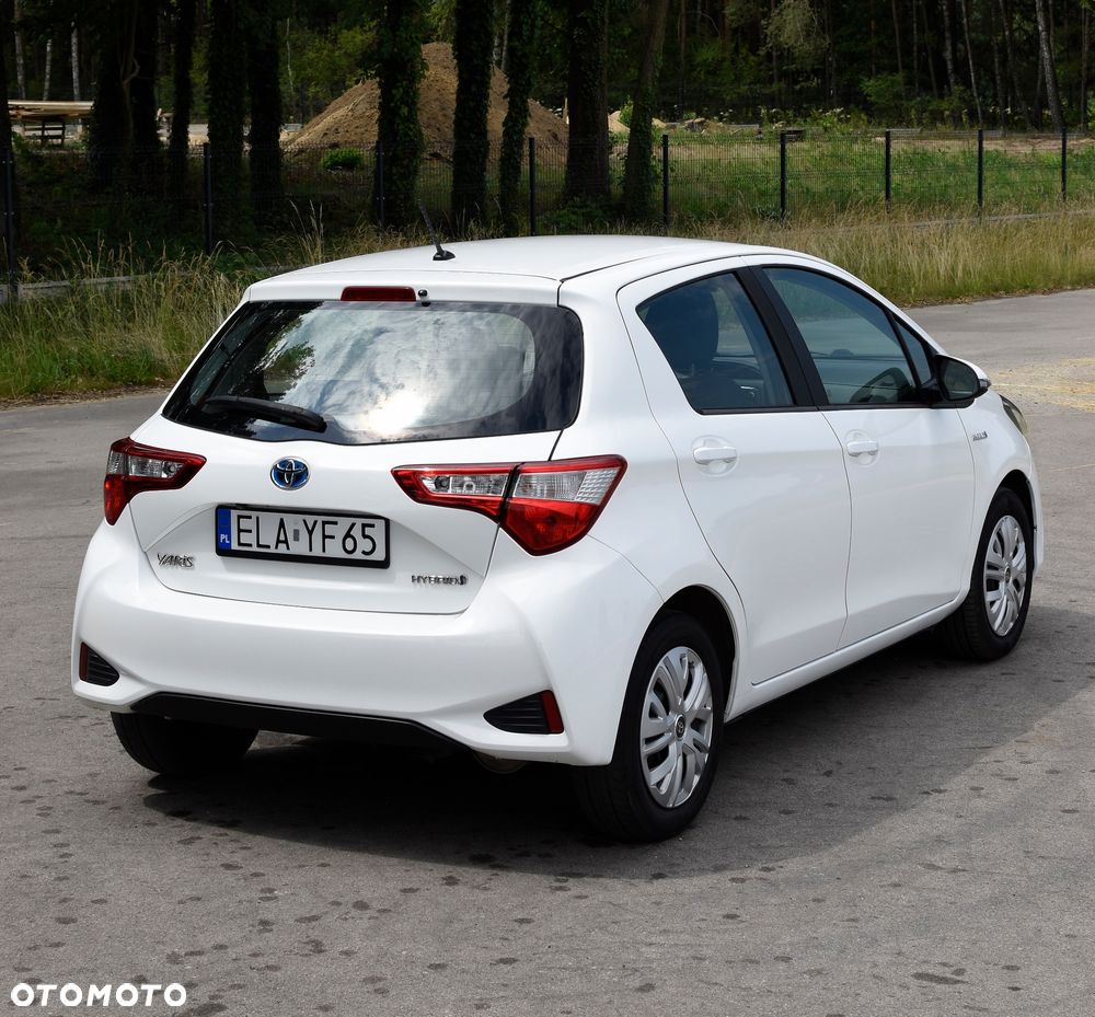 Toyota Yaris Hybrid 100 Premium - 17