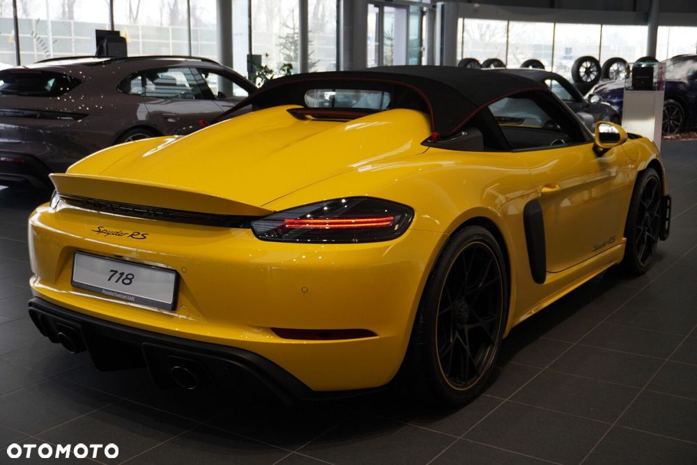 Porsche 718 Spyder - 19