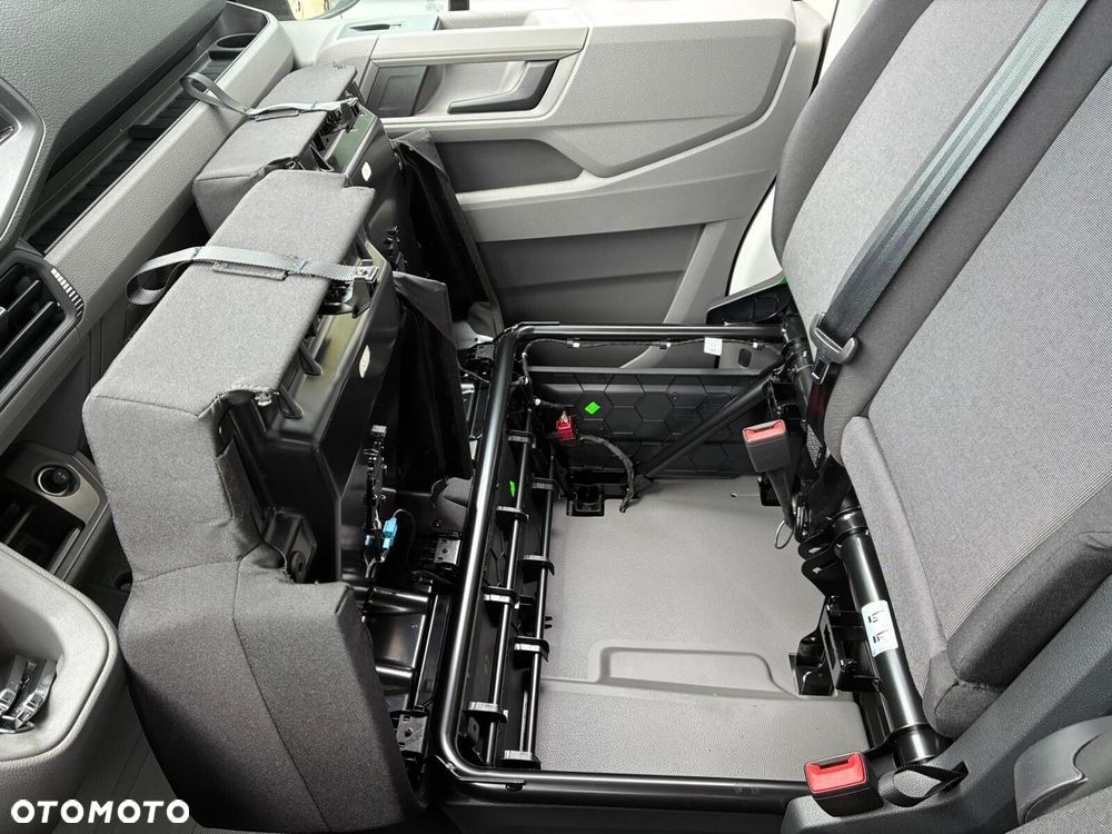 Volkswagen Crafter 35 Furgon z wysokim dachem 2,0 177 KM /Automatyczna r. o. 4490 mm - 19