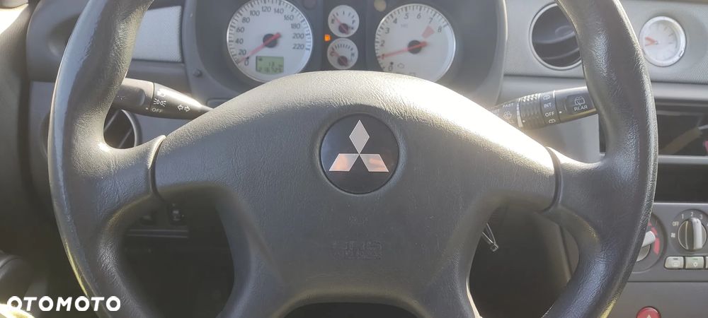 Mitsubishi Outlander 2.0 2WD Invite - 13