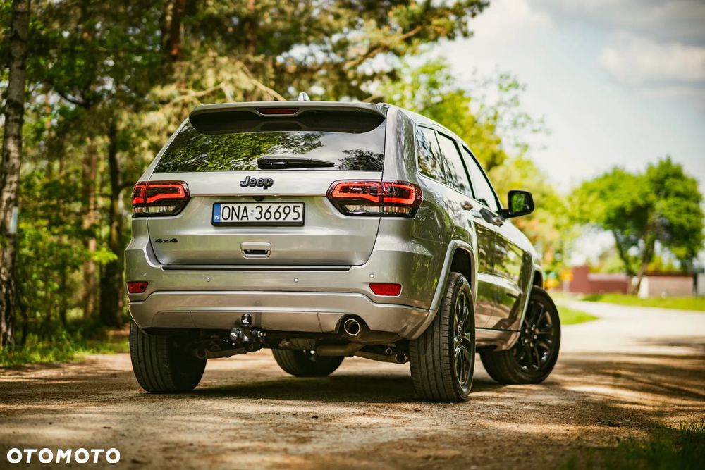 Jeep Grand Cherokee - 22
