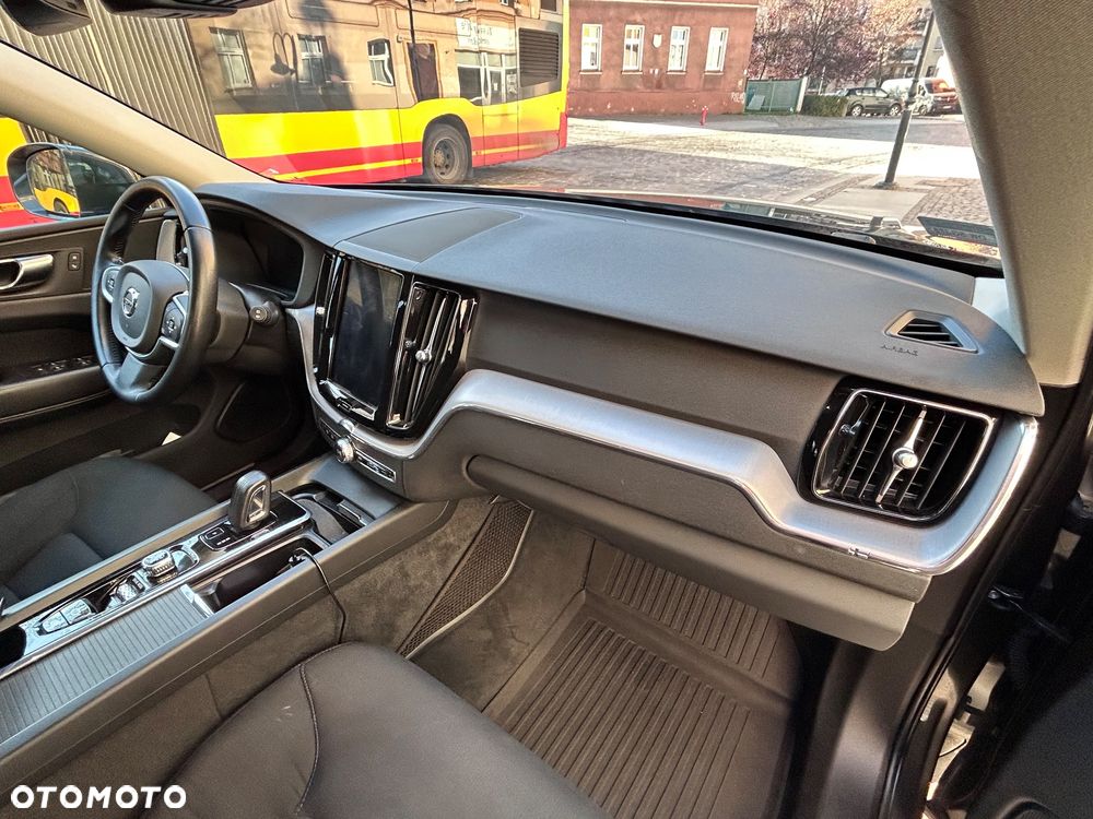 Volvo XC 60 B5 D AWD Momentum Pro - 18