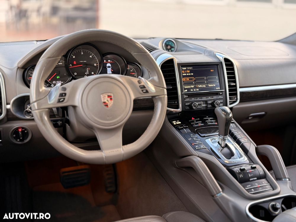 Porsche Cayenne 3.0 L V6 - 9