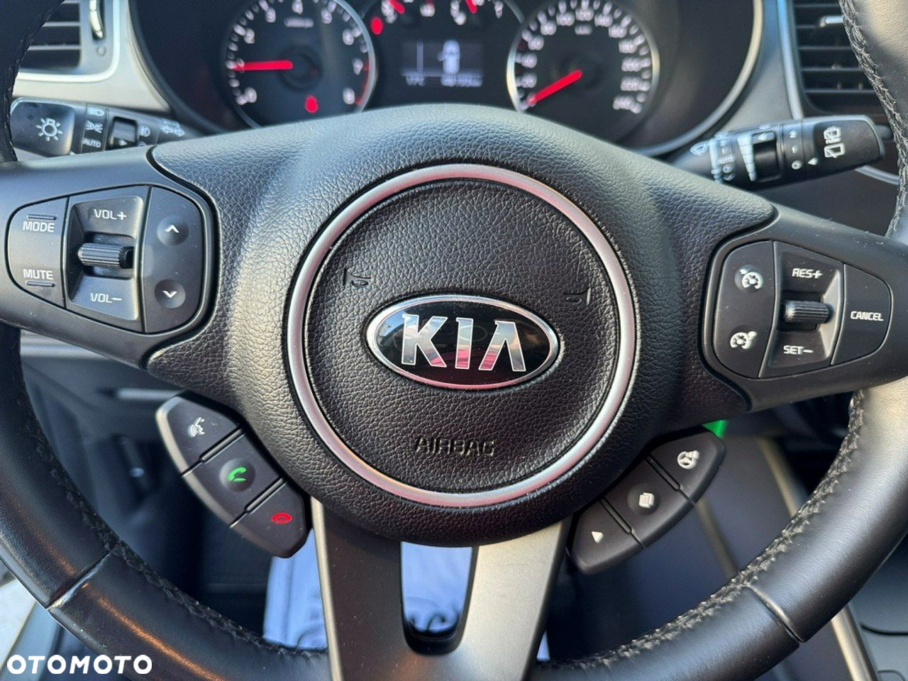 Kia Carens - 9