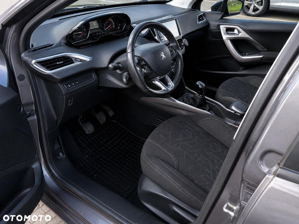 Peugeot 2008 1.2 Pure Tech Style S&S - 14