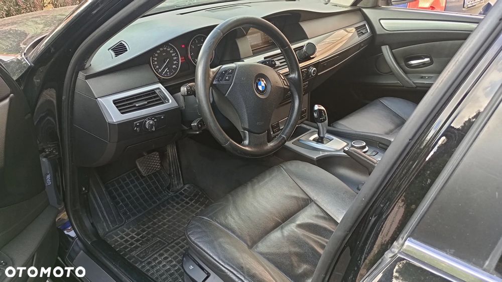 BMW Seria 5 523i - 5