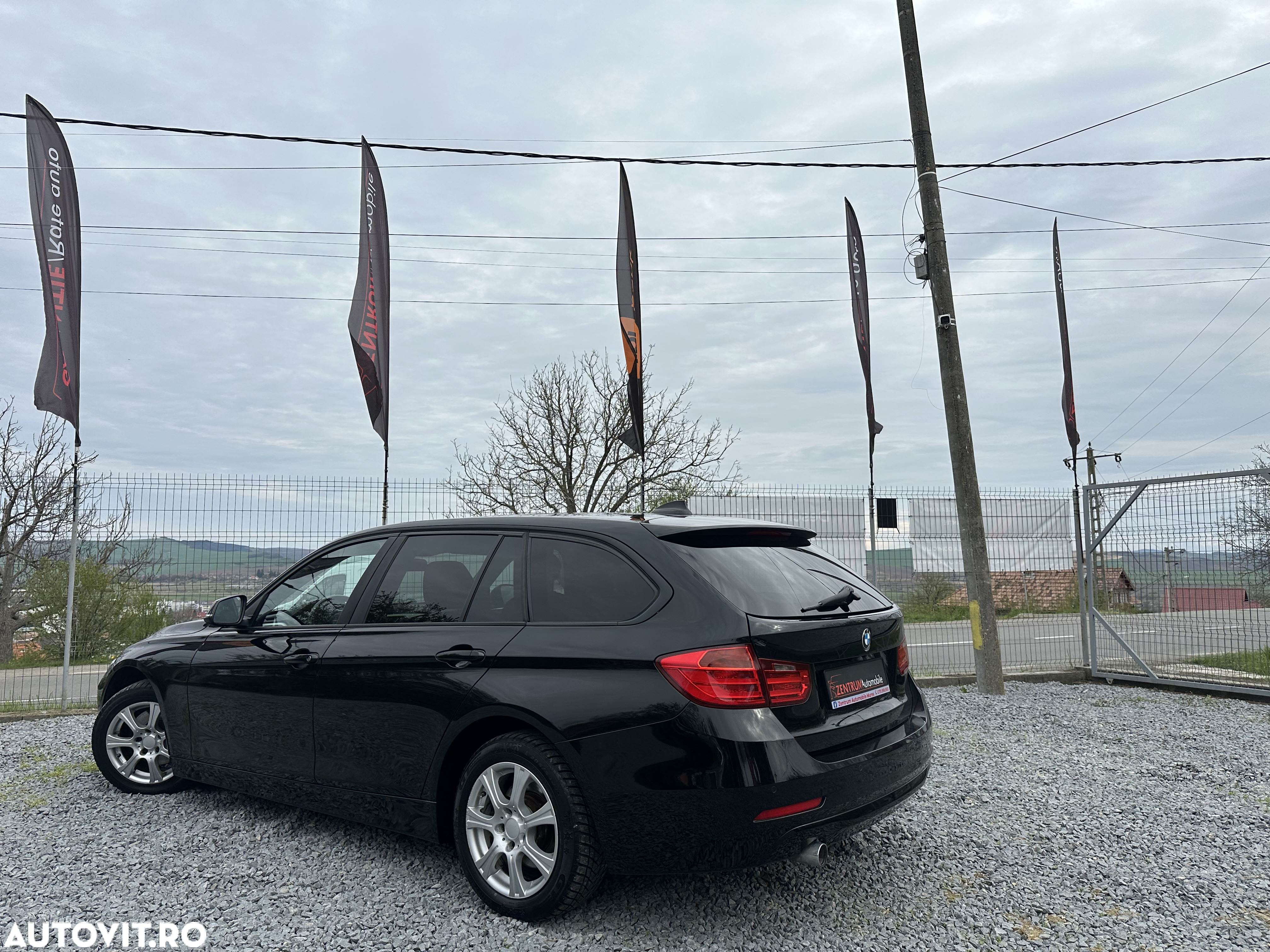 BMW Seria 3 320d DPF Touring Aut. Edition Sport - 4