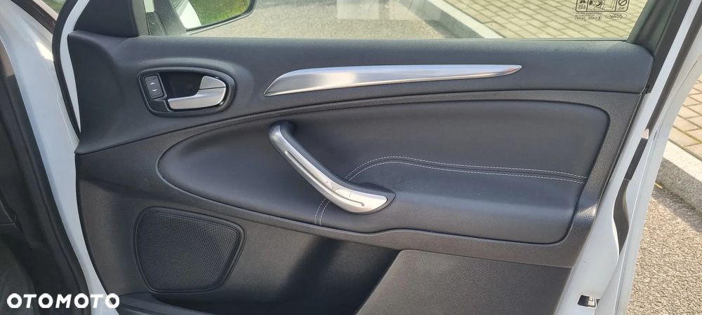 Ford S-Max - 13
