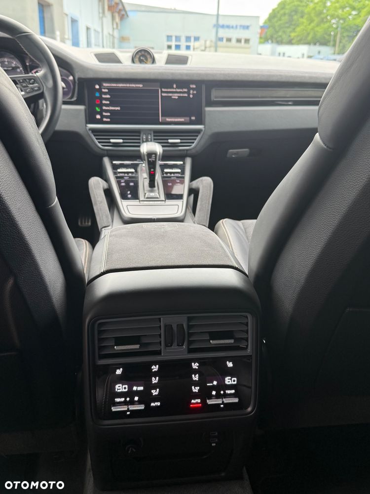 Porsche Cayenne Turbo GT - 19