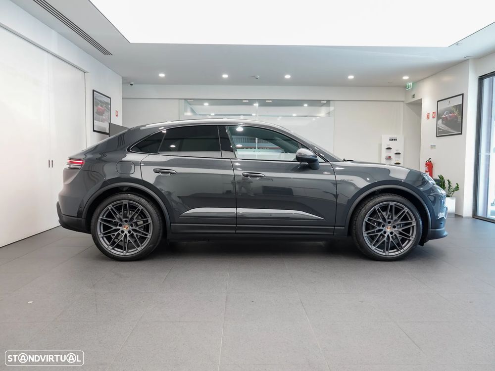 Porsche Macan Electric 4 - 8