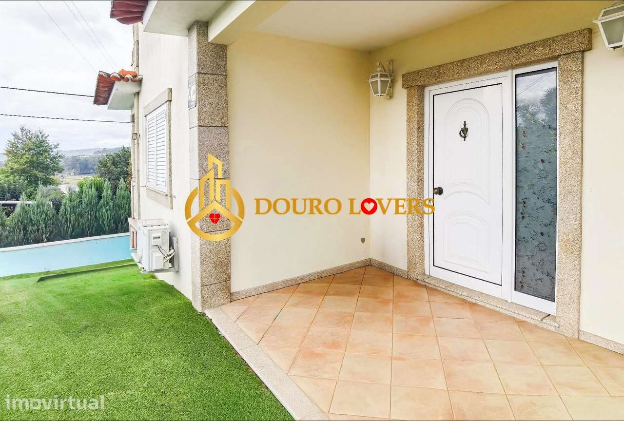 Moradia T4 com Piscina e Jardim em Ferreira - Paços de Ferreira - Grande imagem: 4/39