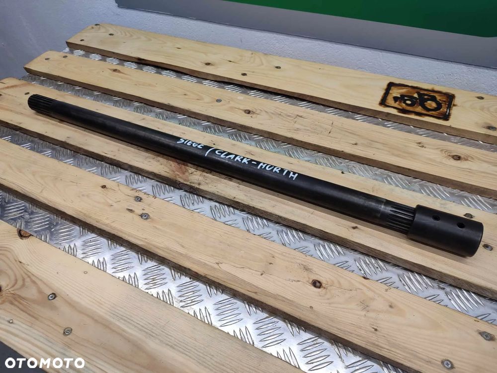 Wał napędowy pompy hydraulicznej Fermec 860 - 5