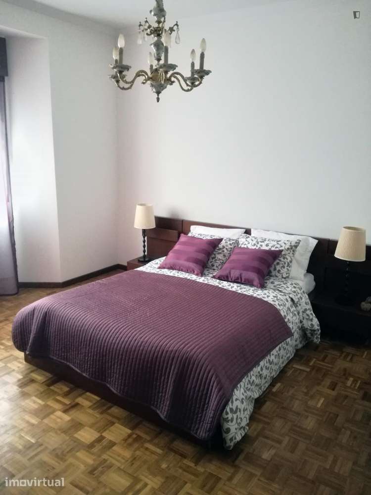 Quarto - localizado em Lordelo do Ouro Porto - Grande imagem: 2/27