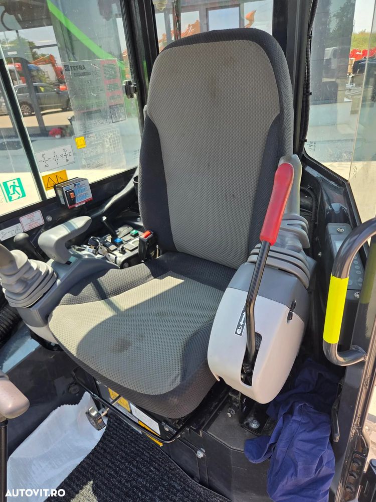 Hitachi ZX26U-6, 2,7tone, 2025, 995h, CUPLA RAPIDA HIDRAULICA+3 CUPE NOI, inst picon pe brate, senile cauciuc 90% ok, latime 1,5m, adancime sapare 3m, ridica 1,7tone, posibilitate leasing 4 ani, CA NOU-PROMOTIE 31.900 EUR+Tva - 26