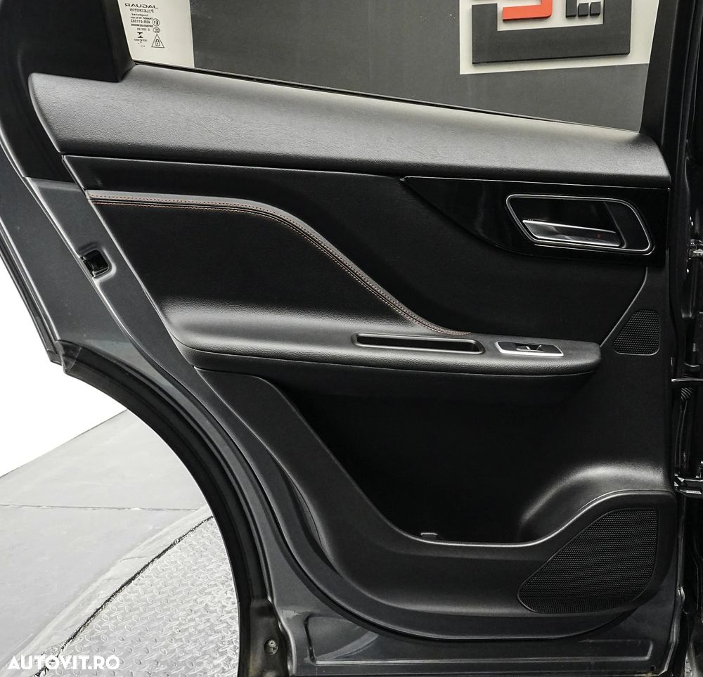 Jaguar F-Pace 20d AWD Pure - 25