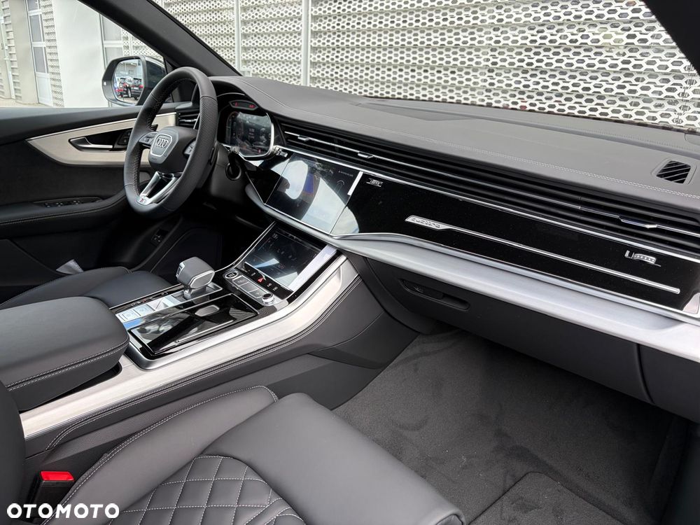 Audi Q8 - 11