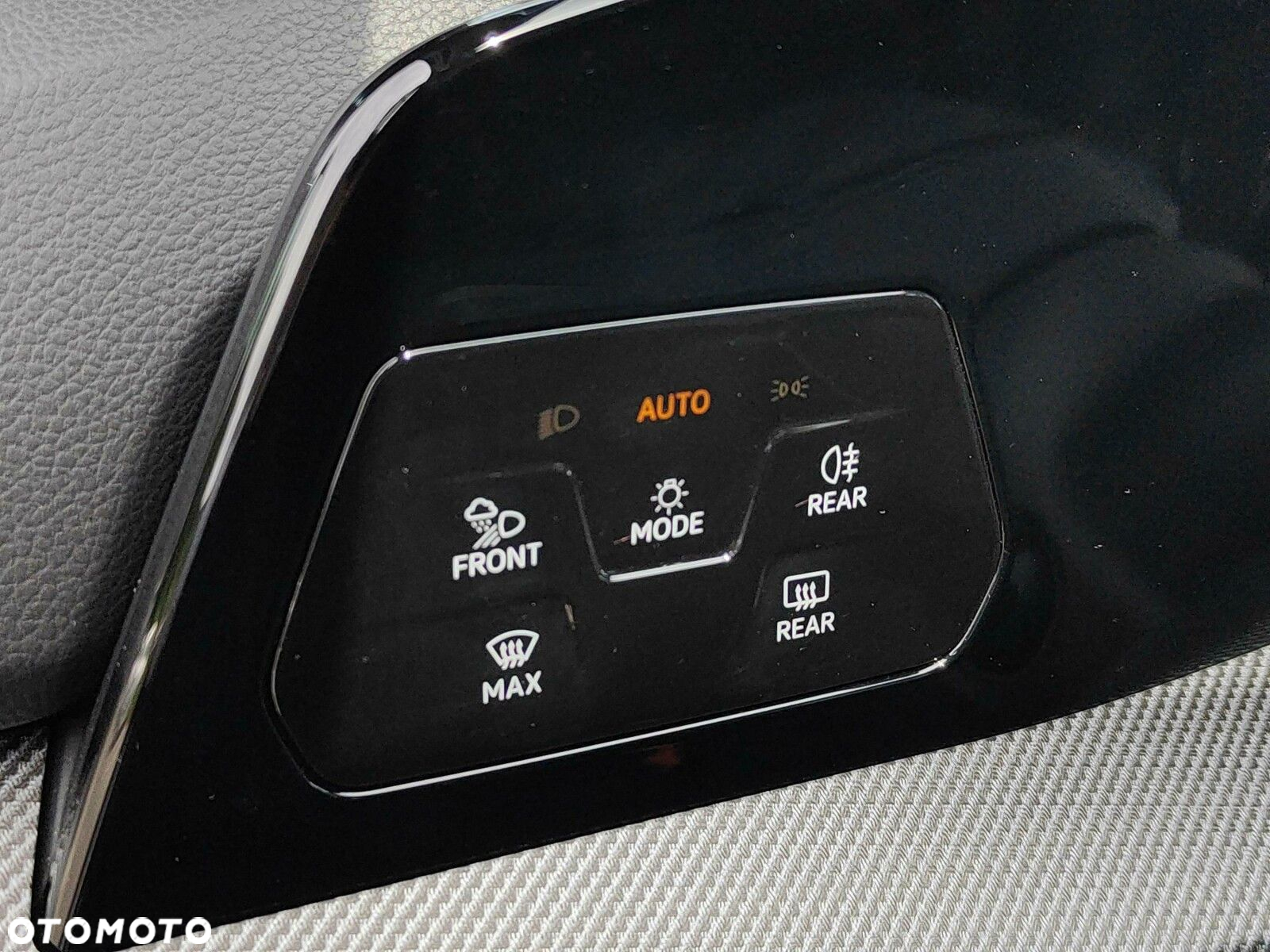 Volkswagen Golf VIII 1.5 eTSI mHEV R-Line Plus DSG - 18