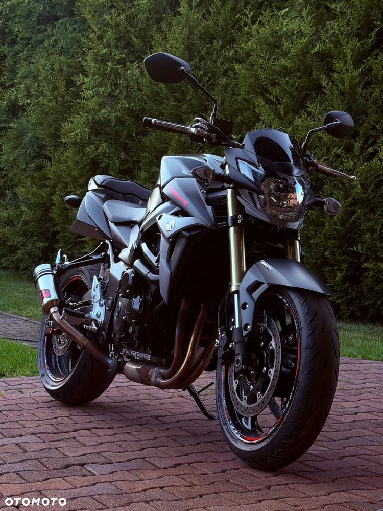 Suzuki GSR - 1