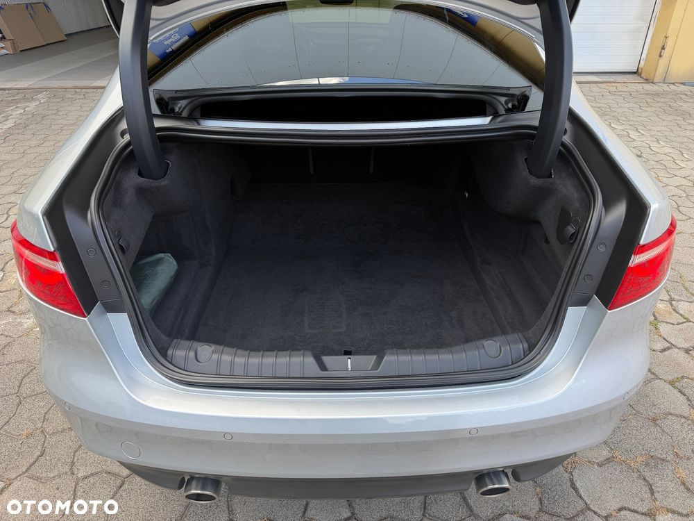 Jaguar XF 30t AWD 300 Sport - 8