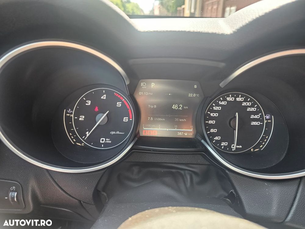 Alfa Romeo Stelvio 2.2 JTDM AWD AT8 Estrema - 9