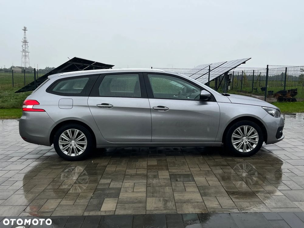 Peugeot 308 - 8