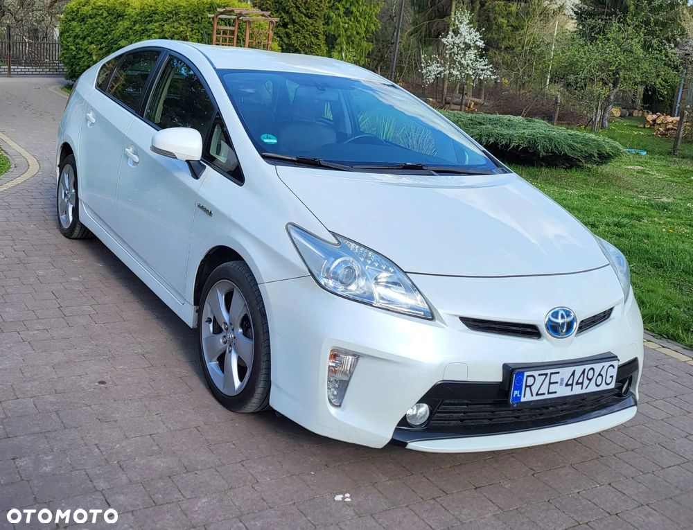 Toyota Prius (Hybrid) - 1