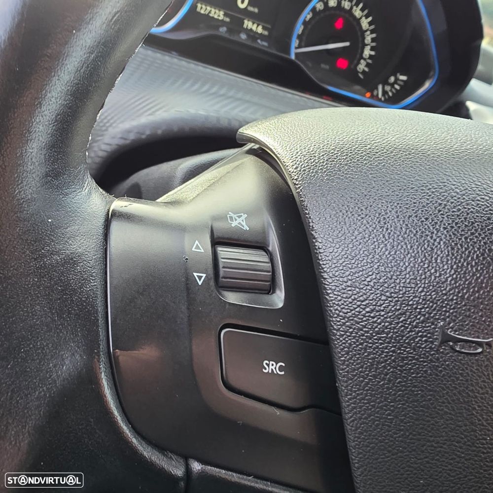 Peugeot 2008 1.2 PureTech Allure - 19