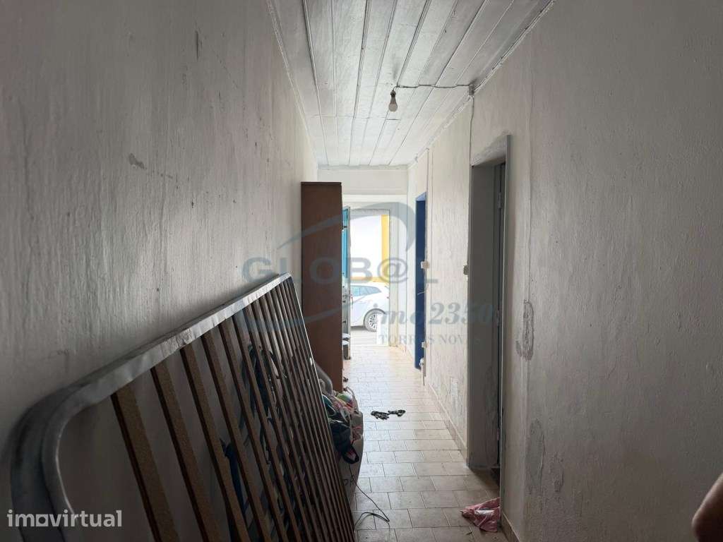 Moradia Térrea para Recuperar com Logradouro e Excelente Potencial - Grande imagem: 5/14