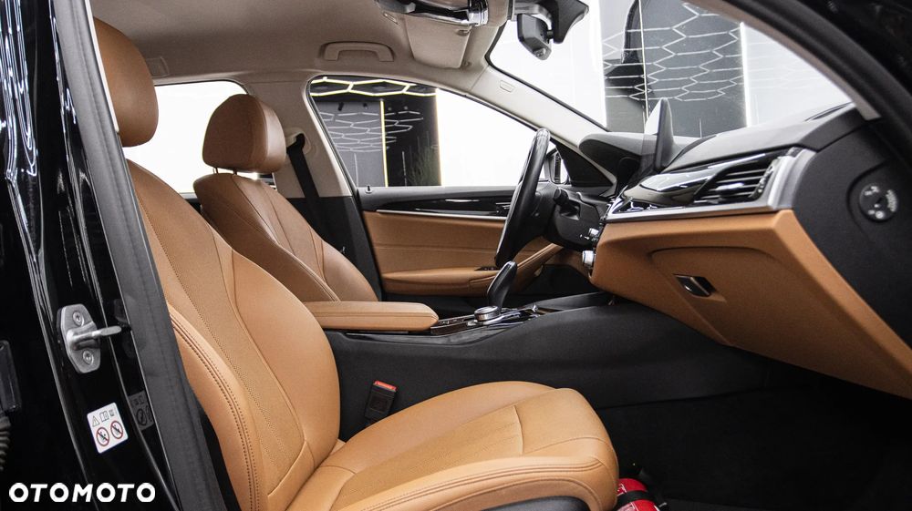 BMW Seria 5 530e PHEV - 19