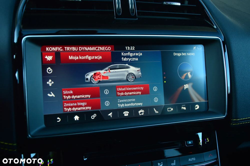 Jaguar XE 2.0 T AWD 300 Sport - 30