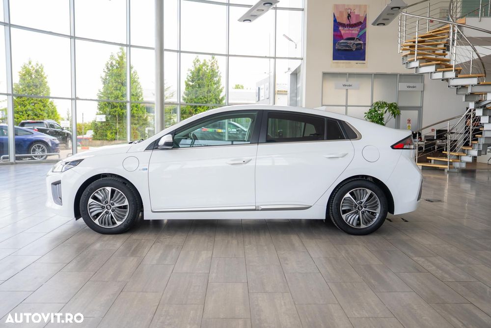 Hyundai IONIQ - 7