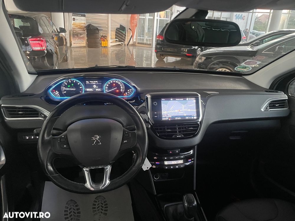 Peugeot 2008 1.2 PureTech Turbo Allure - 8