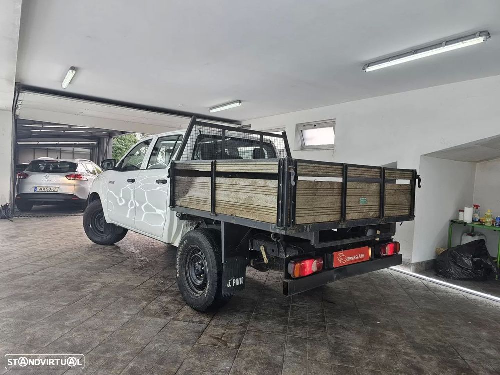 Toyota Hilux 2.4 D-4D 4WD CD CM - 3