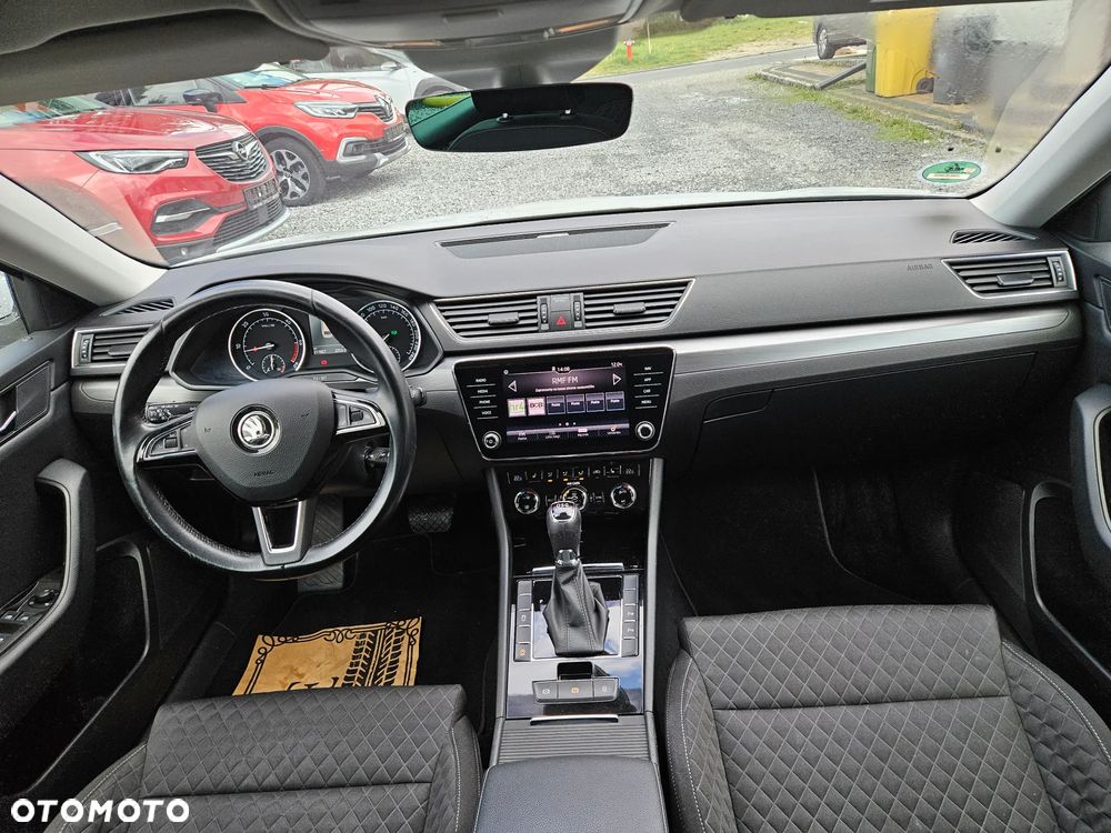 Skoda Superb 2.0 TDI DSG Premium Edition - 30
