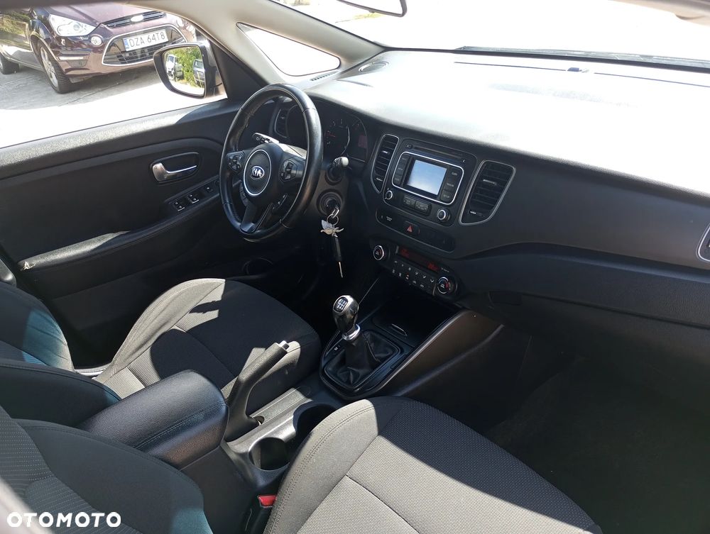 Kia Carens - 8